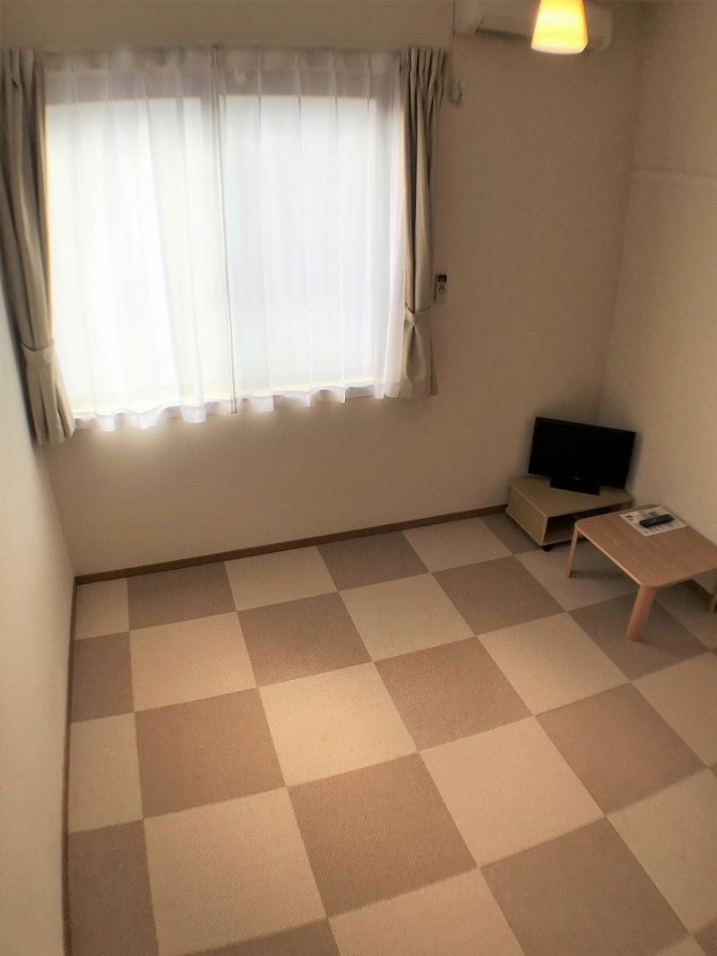 レオパレスパイナス松福 居間