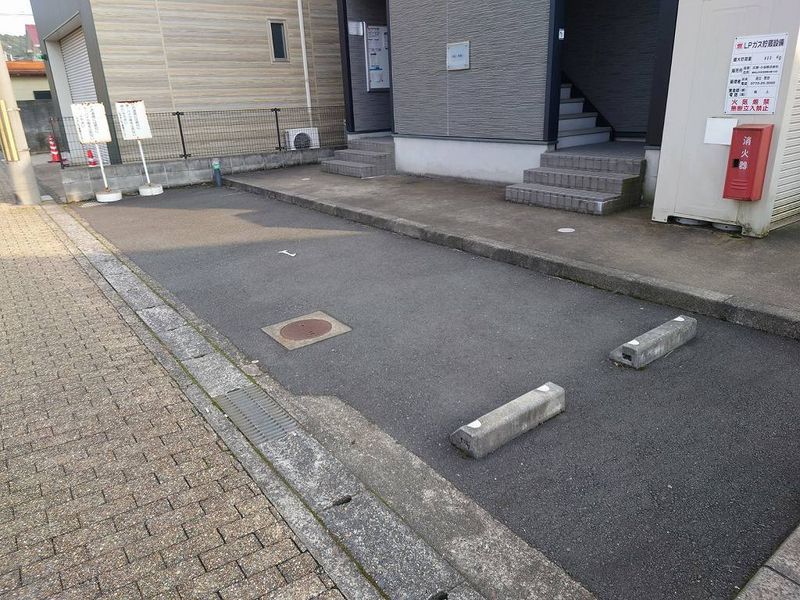 レオパレス大陽舞鶴 駐車場