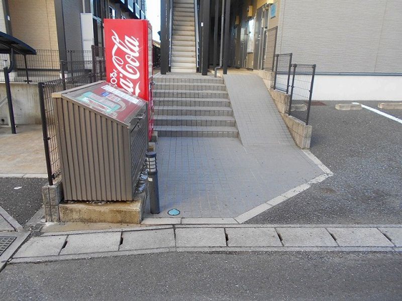 レオパレスイーストⅡ エントランス