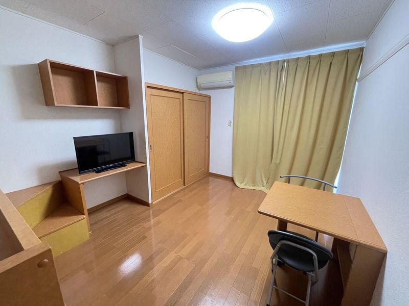 レオパレスコンフォード　ツバキ 居間