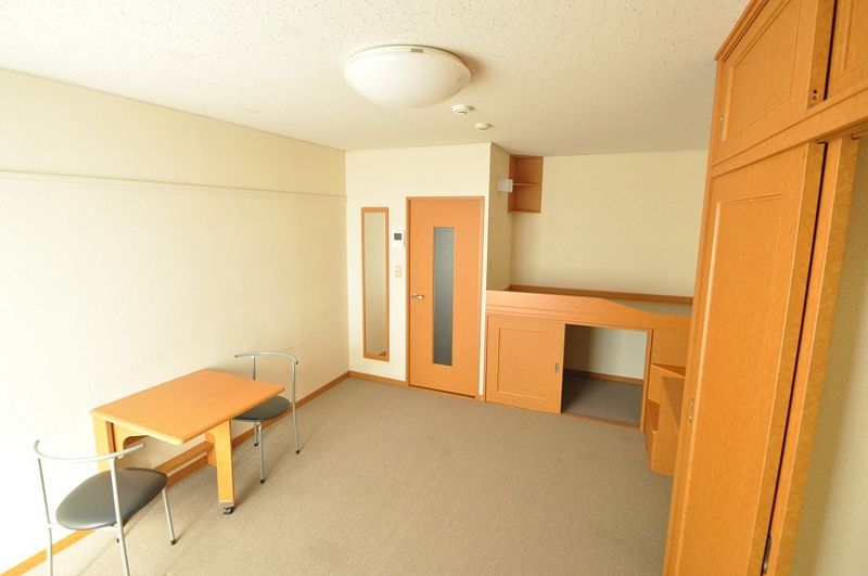 レオパレスひめの 居間