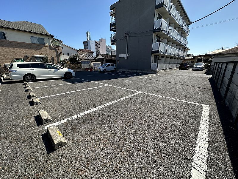 レオパレスヴィクトリア 駐車場