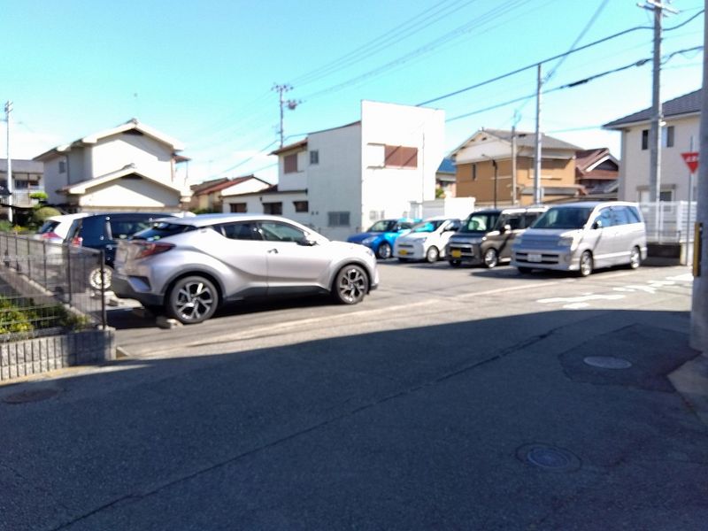レオパレス赤れんが 駐車場