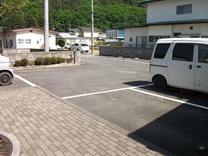 レオパレスラ　ペンナ 駐車場