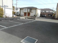 LEONEXT Grande Espacio Parking lot