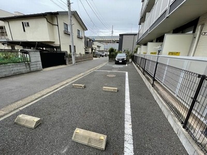レオパレスプロスペラーレ 駐車場