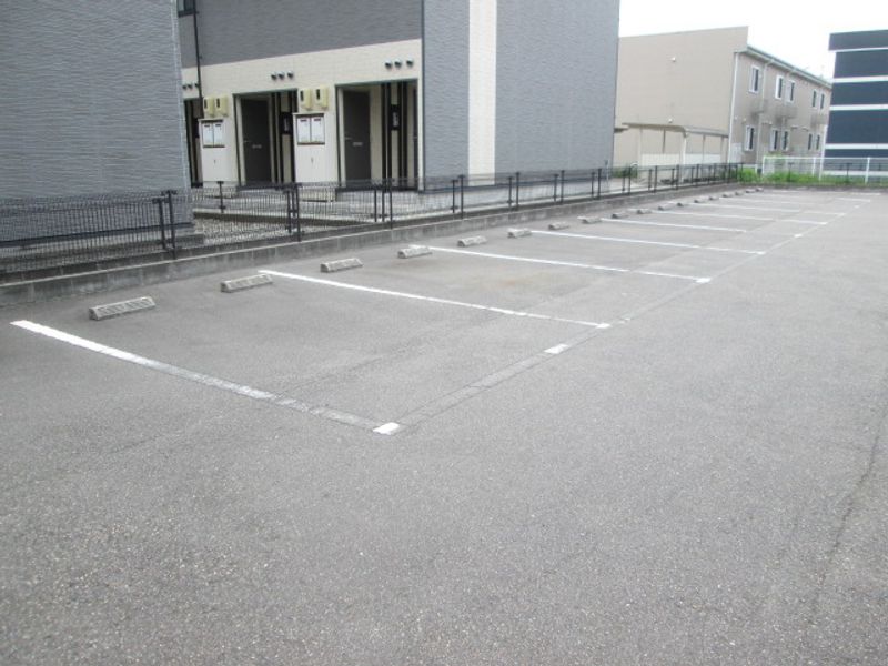 レオパレスみやびⅡ 駐車場