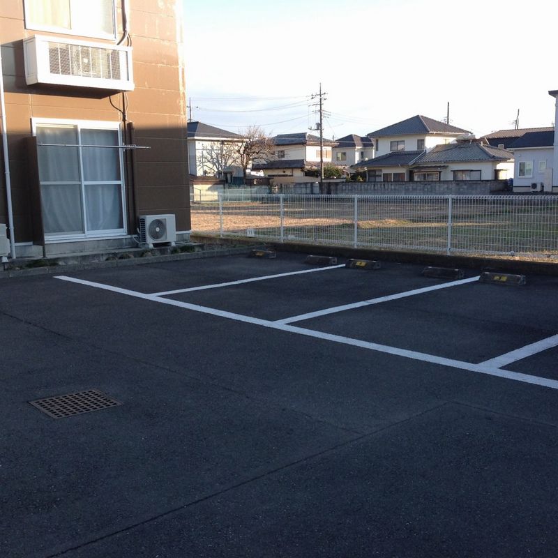 レオパレスプレミール 駐車場
