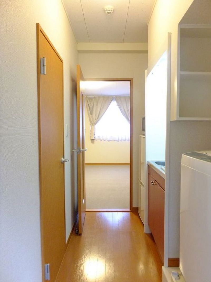 レオパレス天成 玄関