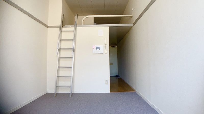 レオパレスすみよし 寝室