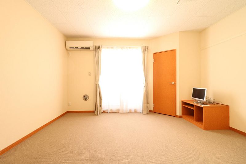 レオパレス南生駒 居間