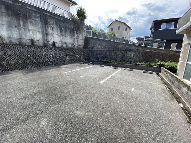 レオパレスドリーム２号館 駐車場
