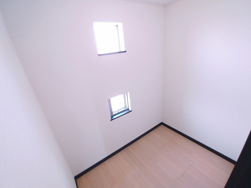 LEONEXT SUN Nishigawara Kho lưu trữ