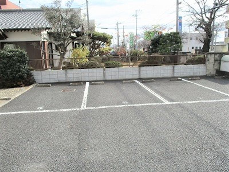 レオパレスボヌール桜 駐車場
