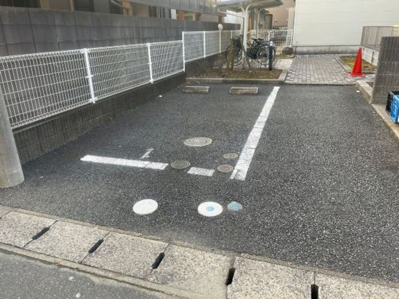 レオパレスアビテ　ミナミ 駐車場
