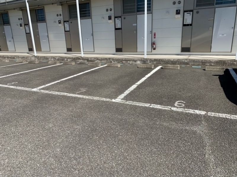 レオパレスメルベーユ徳行 駐車場