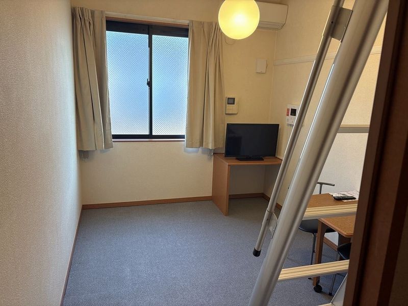レオパレス希望の丘 居間