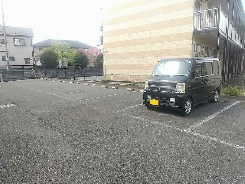 レオパレスエスペランサＡ 駐車場