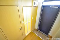 レオパレス柏原Ⅲ 玄関