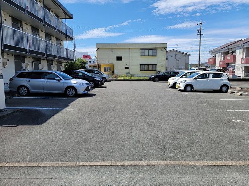 レオパレス松山 駐車場