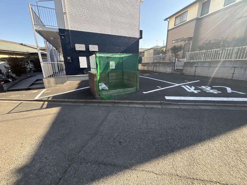 leopalace Narumi 停车场