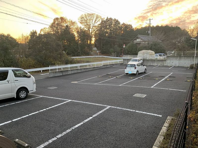 レオパレスガイア 駐車場