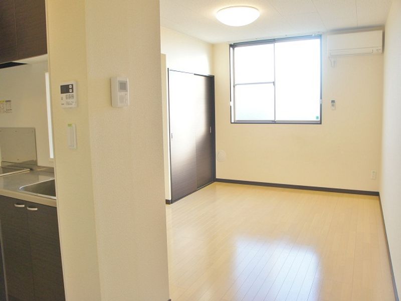 レオネクストＣＯＵＲＴ 居間