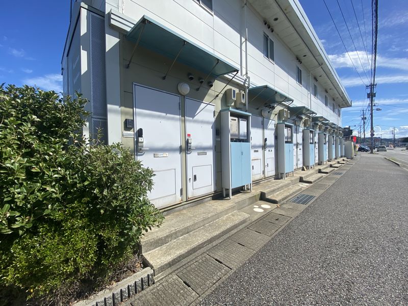 レオパレス横浜Ⅱ エントランス