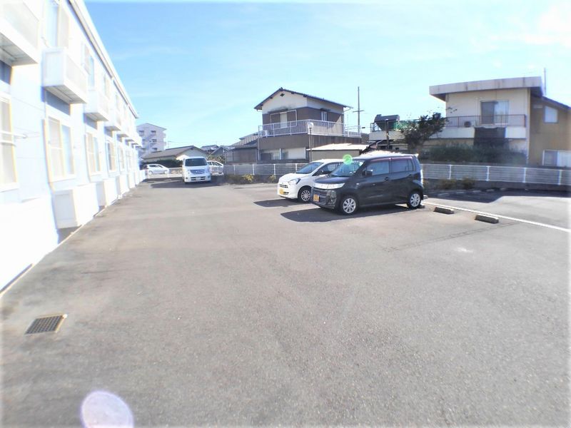 レオパレス栗林南 駐車場