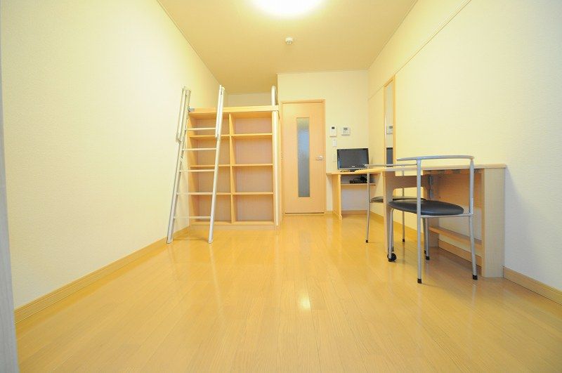 レオパレス高知 居間