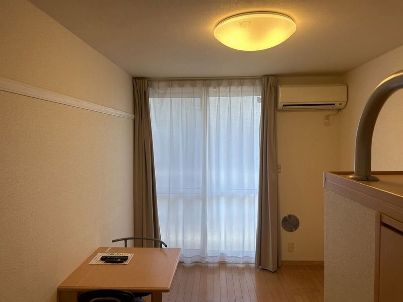 レオパレスカーサ　グリチーネ 居間