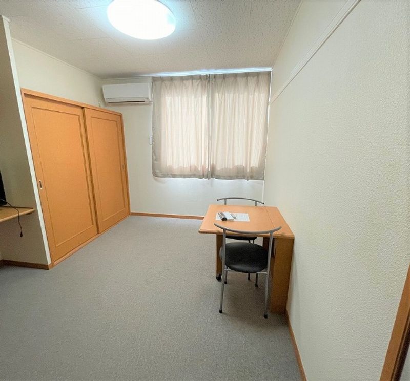 レオパレスＨＩＧＵＲＡＳＨＩ 居間