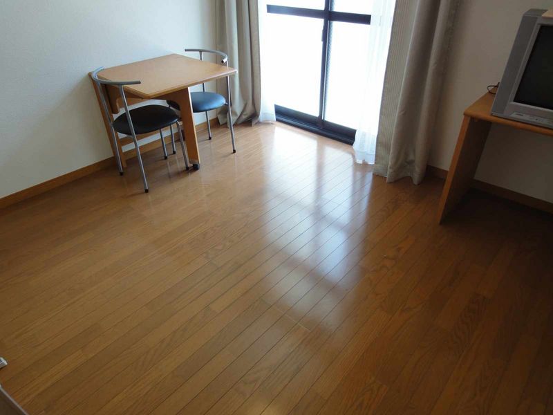 レオパレスアルファヒルズ 居間
