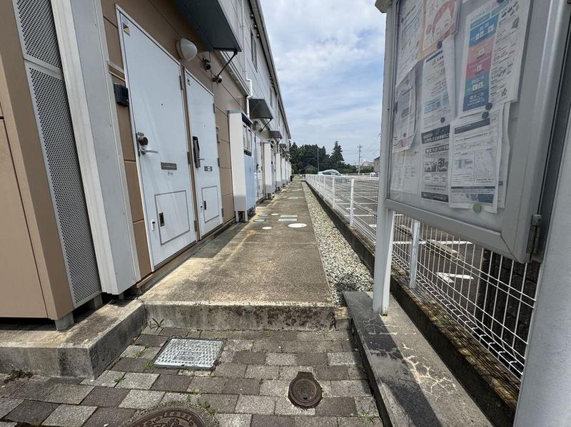 レオパレス四郎丸 エントランス