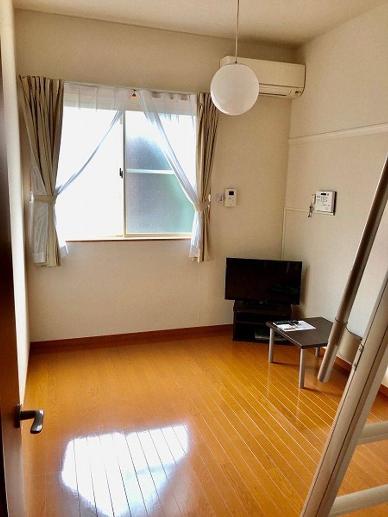 レオパレスドゥ　リジェール 居間