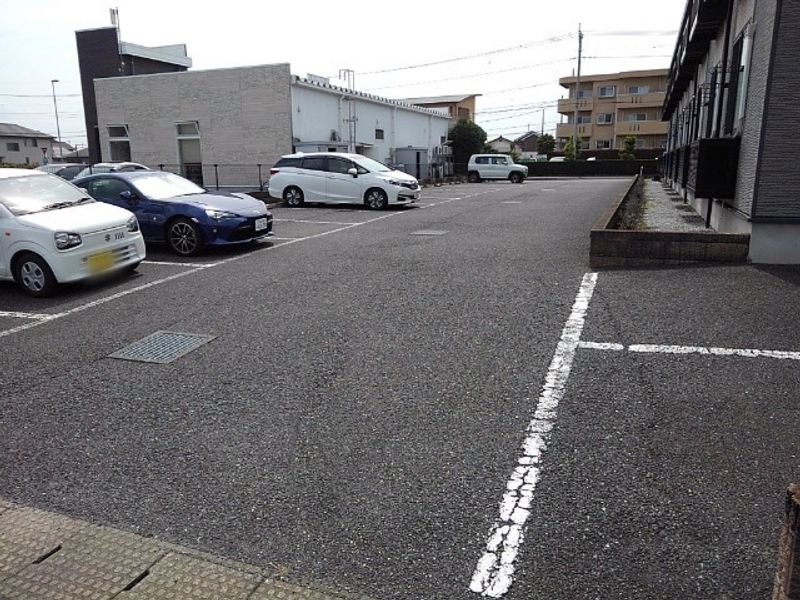 レオパレススタイリッシュコート 駐車場