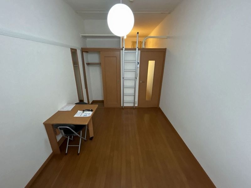 レオパレスラギ 居間