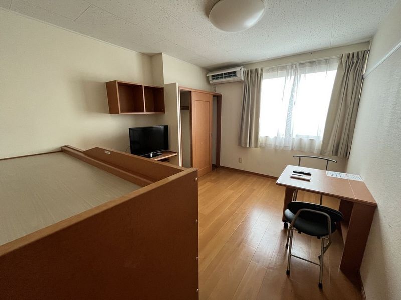 レオパレスディヤハイム　藤 居間