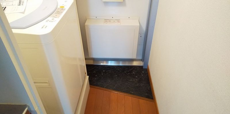 レオパレスアドミラブール 玄関