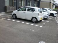 レオネクストモミの木 駐車場