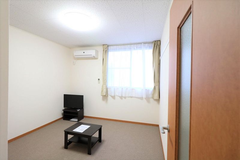 レオパレスボンマルシェ山科 居間