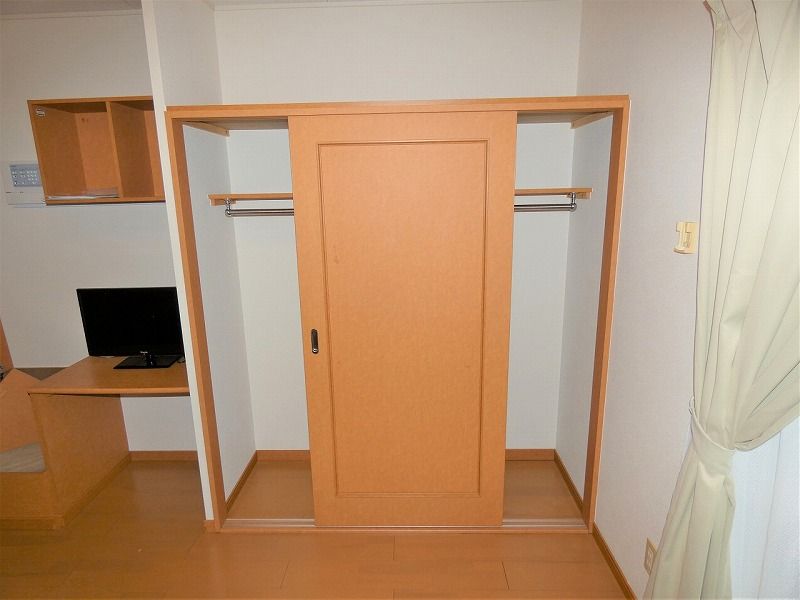 レオパレスイナミタウン 収納