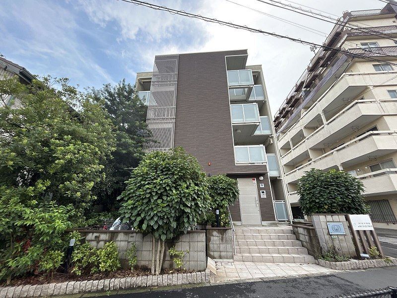 LEONEXT Ichi Exterior