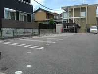 レオパレス楠 駐車場