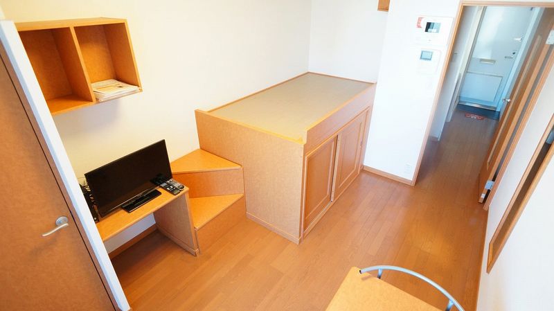 レオパレスノーサイド平田 居間