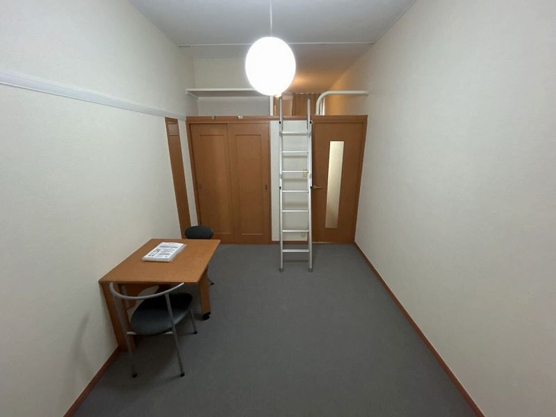 レオパレスグランプラス 居間