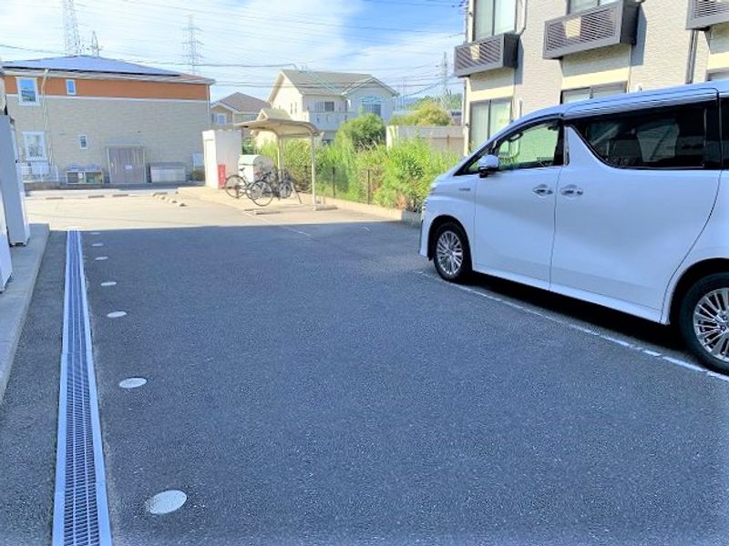 レオパレス中山 駐車場