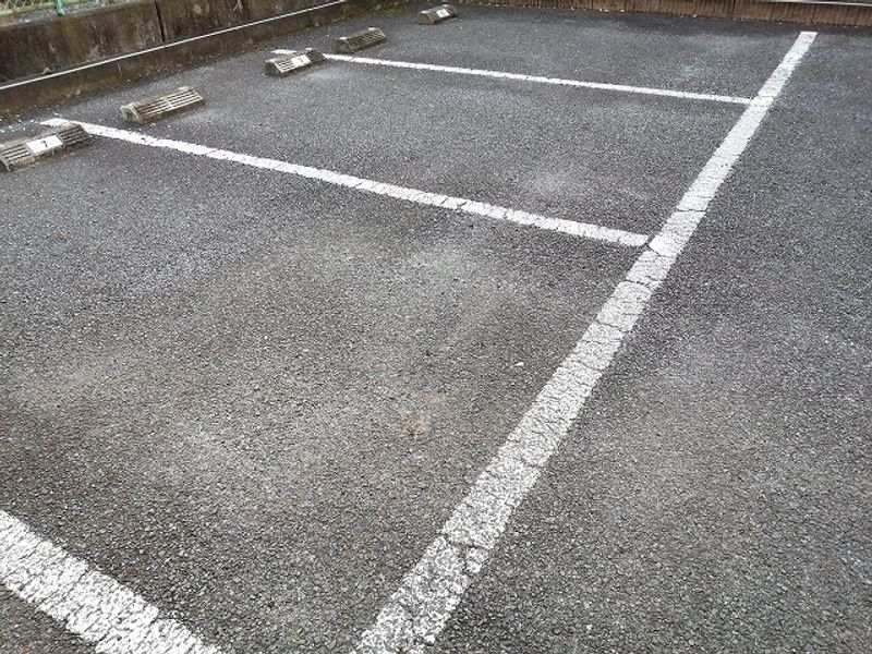 レオパレスハピネス 駐車場
