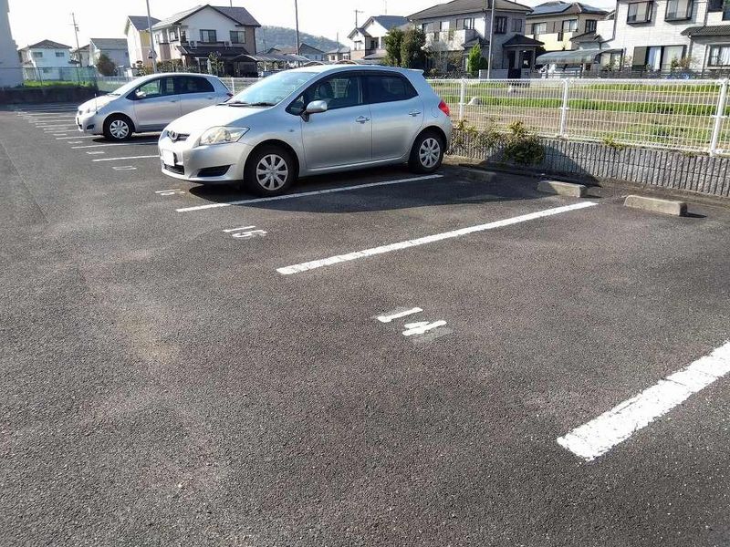 レオパレスＡＳＴ 駐車場