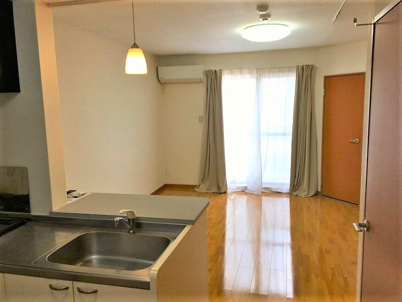 レオパレスメゾン神立Ａ 居間